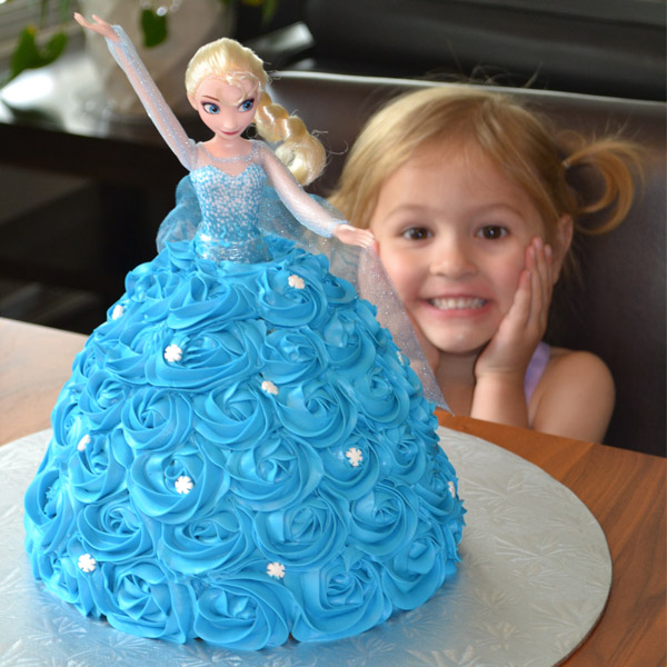 Daughter's Priceless Reaction to Elsa Doll Cake made by Mama