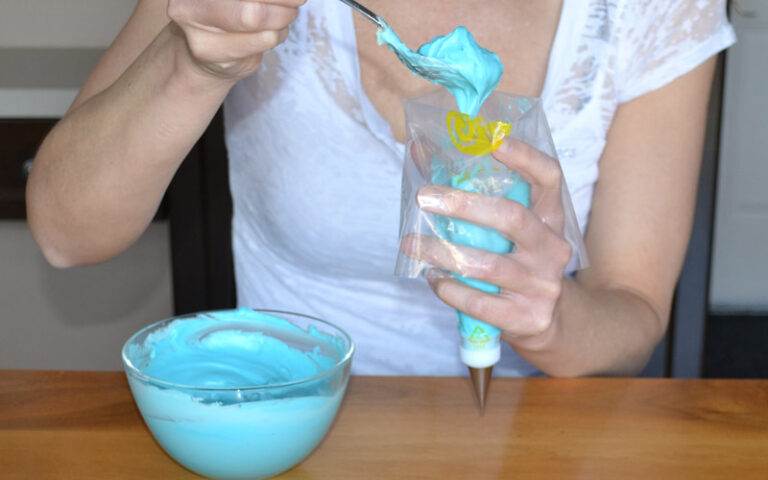 putting icing in piping bag